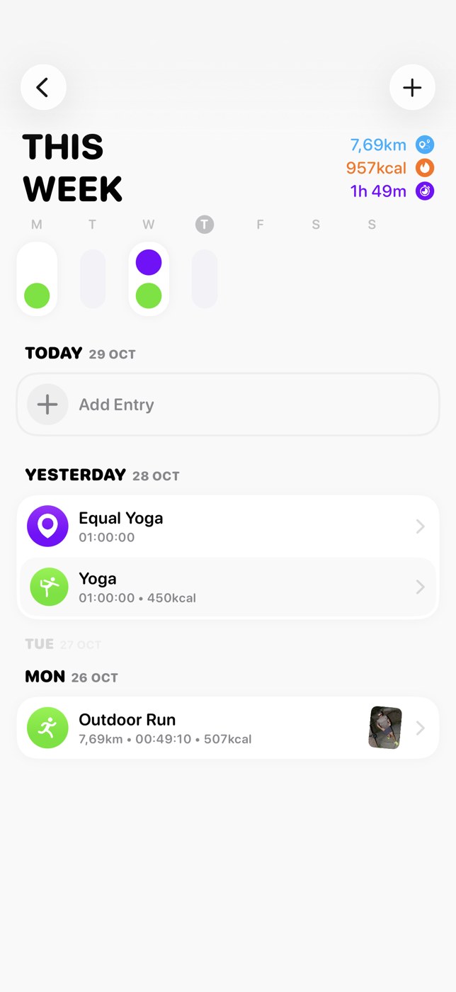 Workout Sessions weekly activity view, with a yoga session and an outdoor run